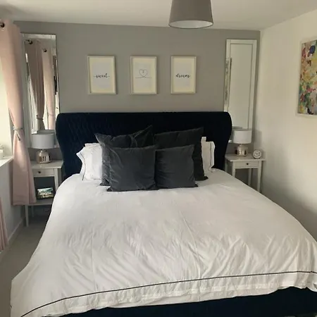 2 Bedroom House Leeds  Exterior photo