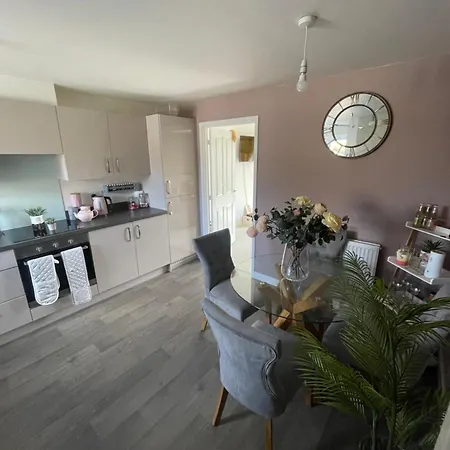2 Bedroom House Leeds  Exterior photo
